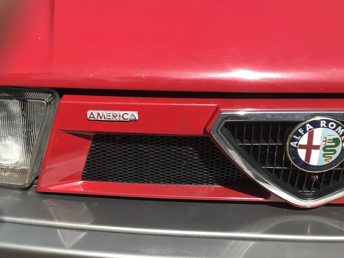 Alfa Romeo 75 — foto 5