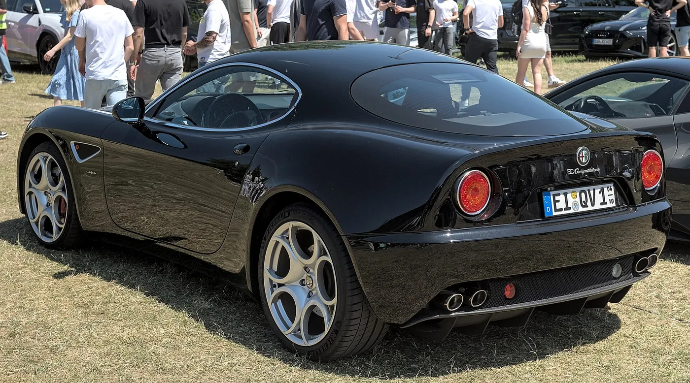 Alfa Romeo 8C — foto 1