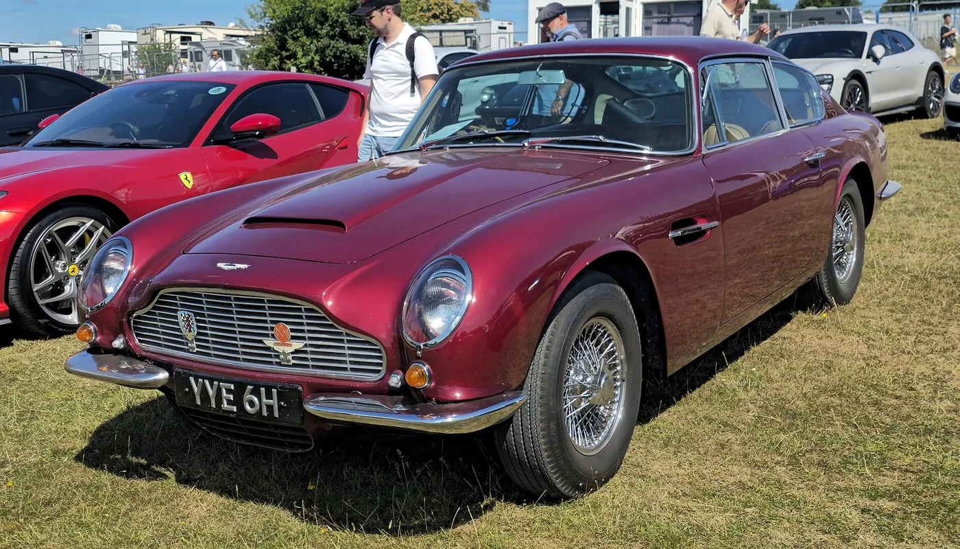 Aston Martin DB6 — foto 5