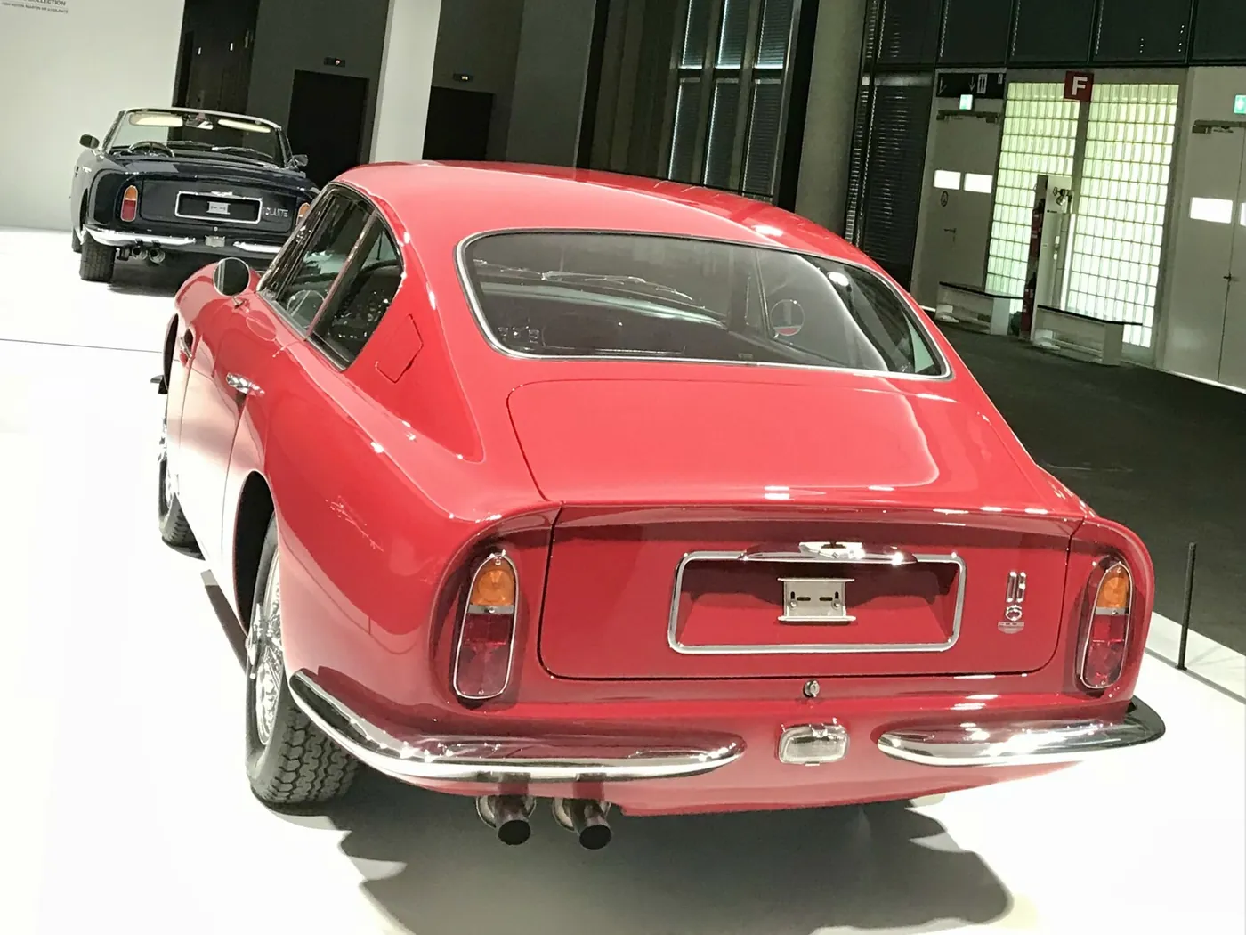 Aston Martin DB6 — foto 6
