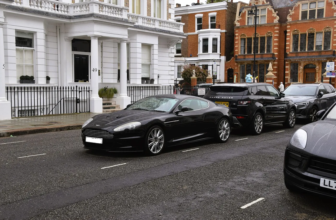 Aston Martin DB9 — foto 5