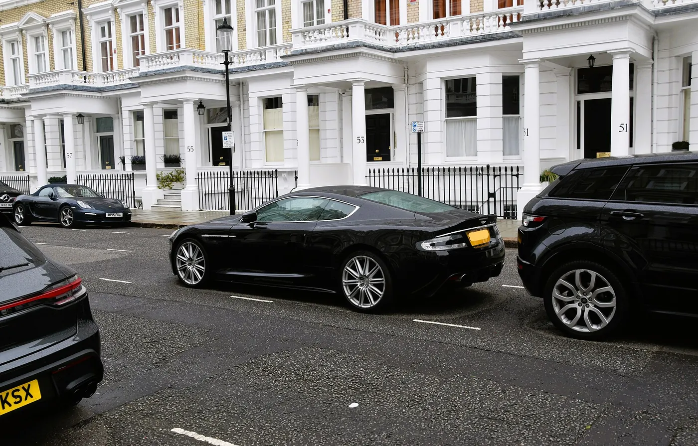 Aston Martin DB9 — foto 6