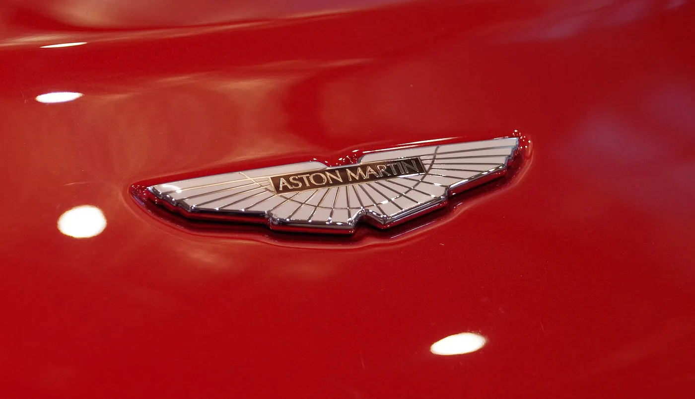Aston Martin V12 Vantage — foto 1