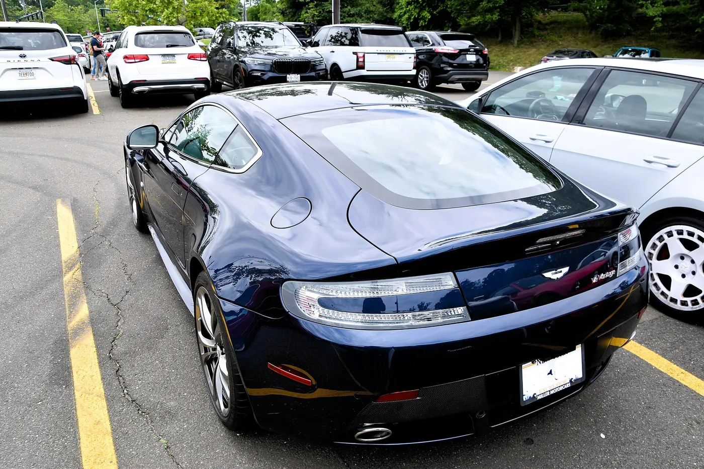 Aston Martin V12 Vantage — foto 2