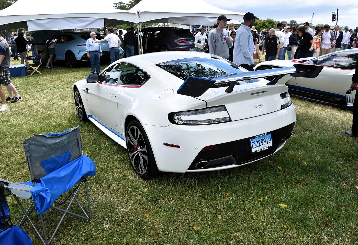 Aston Martin V12 Vantage — foto 6