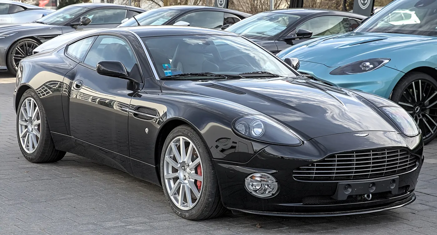 Aston Martin Vanquish — foto 1