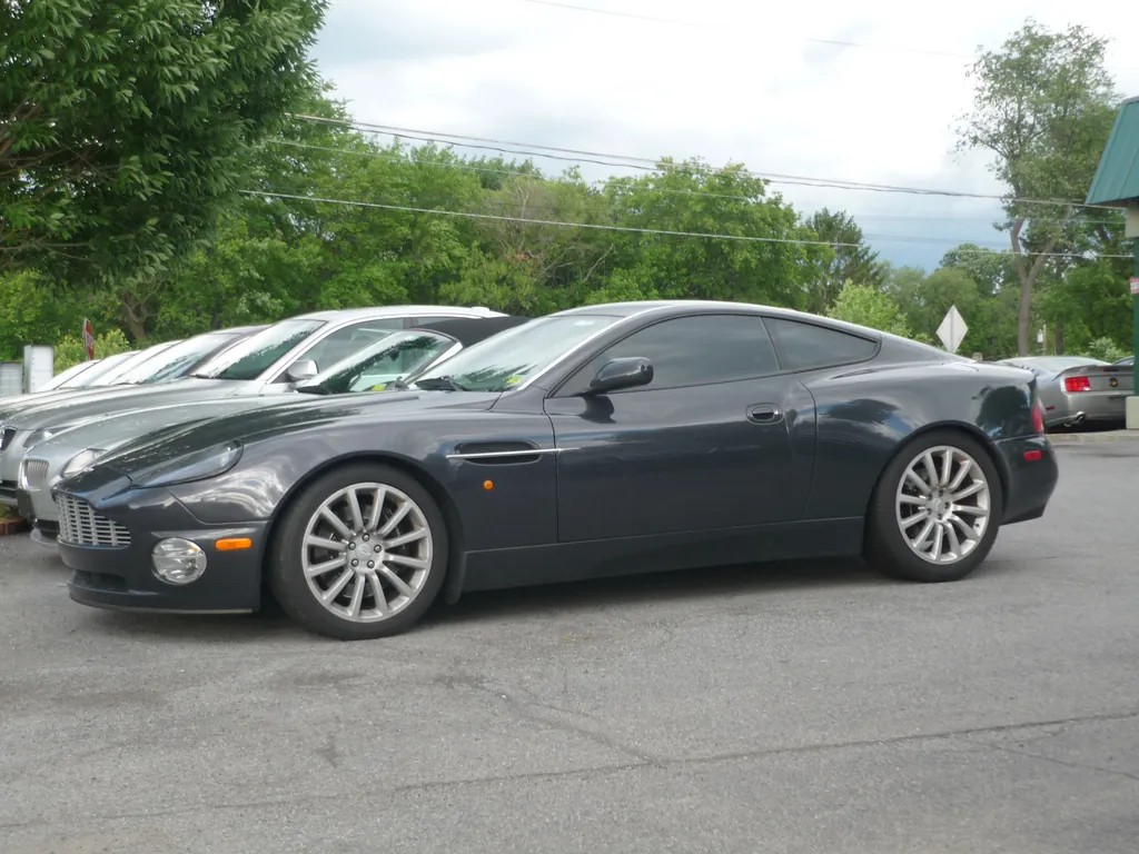 Aston Martin Vanquish — foto 3