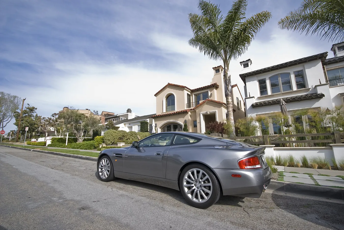 Aston Martin Vanquish — foto 6
