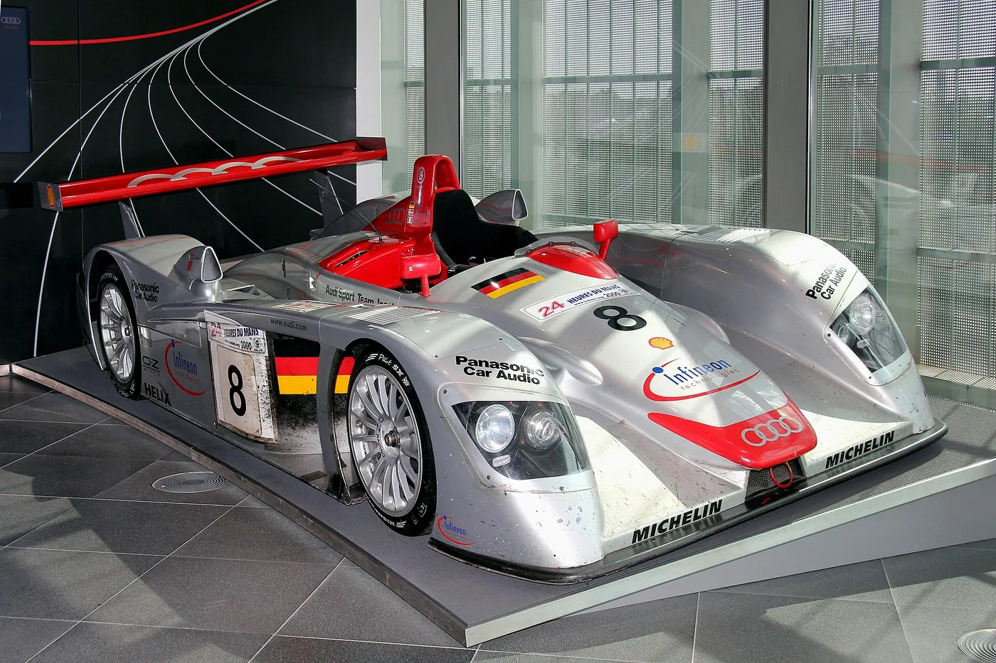 Audi R8 LMP — foto 1