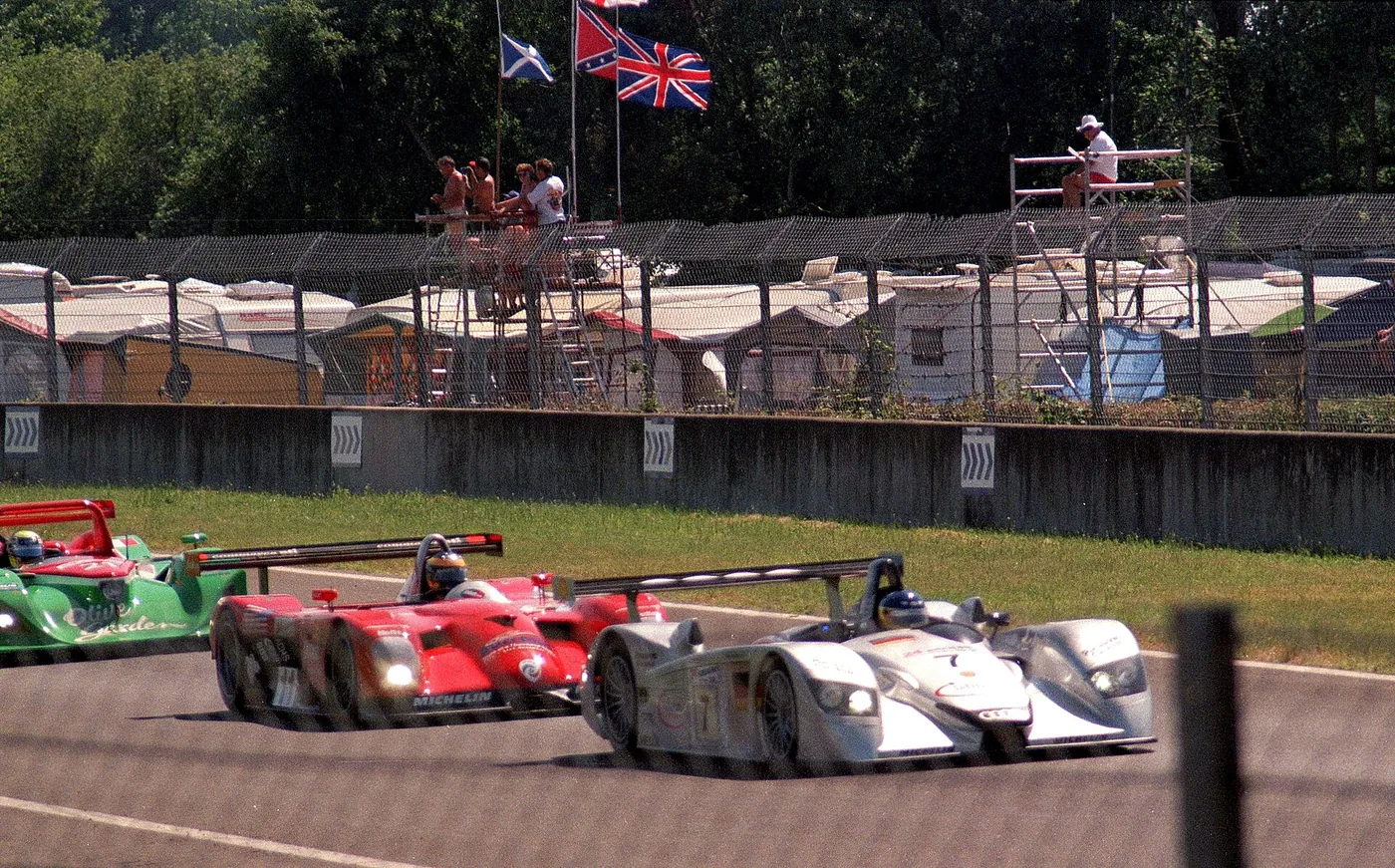 Audi R8 LMP — foto 4