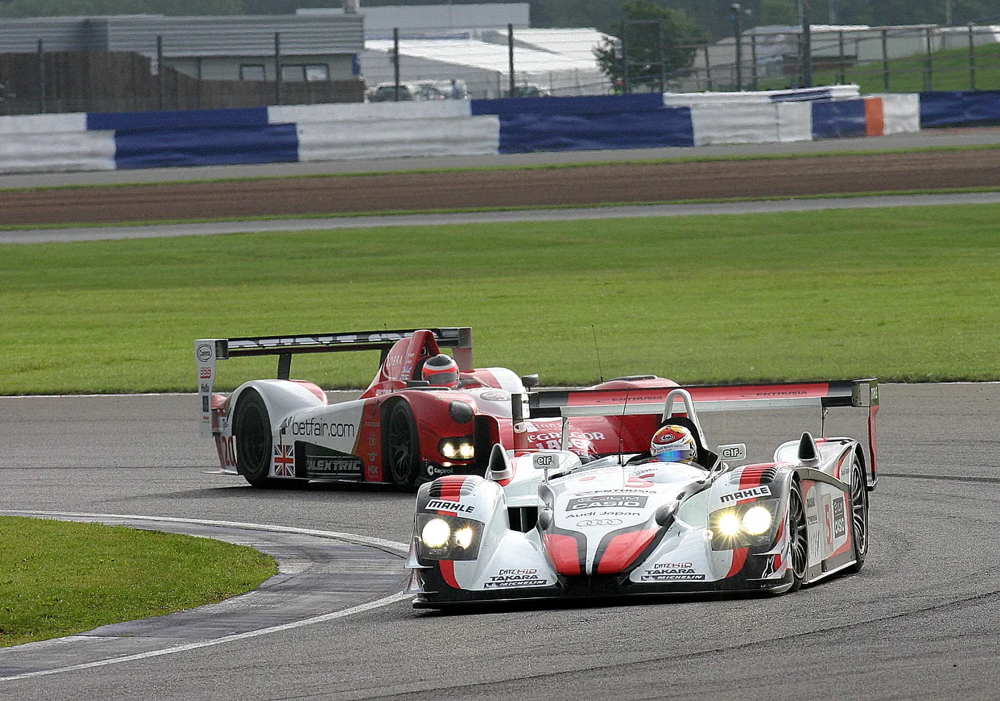 Audi R8 - Rinaldo Capello & Seiji Ara heads Lister Storm LMP - Justin Keen & Rob Barff at the 2004 Silverstone 1000 Kms 