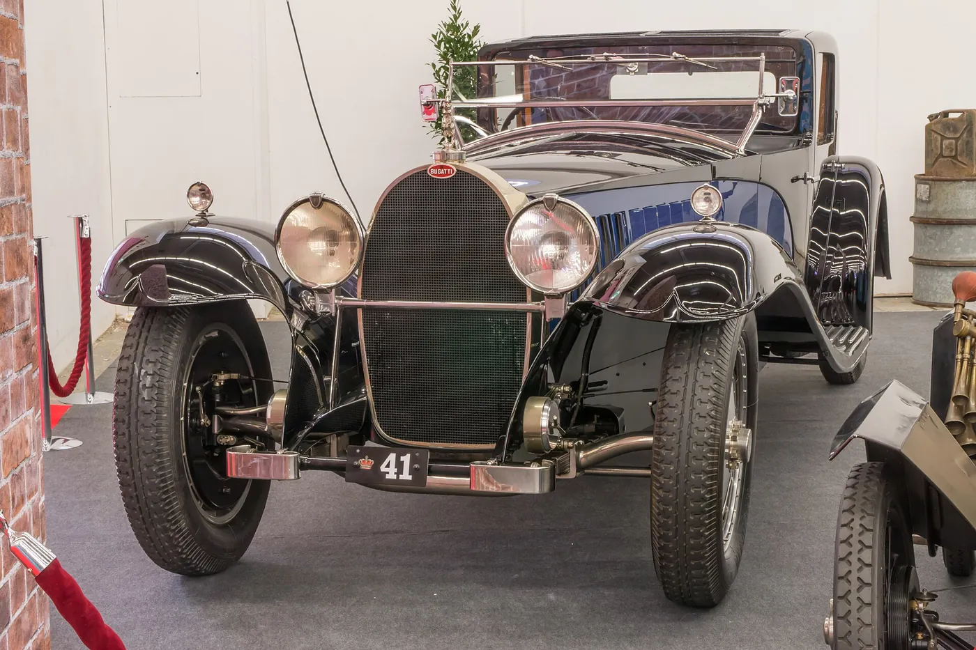 Bugatti Typ 41 "La Royale", Chassis #41-111 (1932), Coupé de Ville coachwork built by Henri Binder 1935

Pebble Beach Co