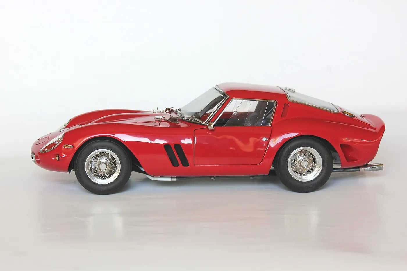 Ferrari 250 GTO. Carrocería Scaglietti, motor V12 Colombo de 3.0 L. Solo 39 unidades.