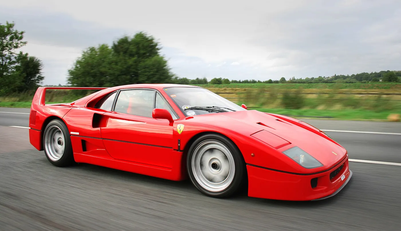 Ferrari F40 — foto 1