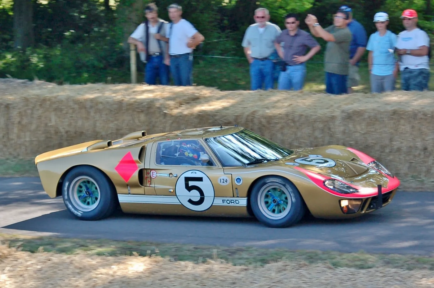 Ford GT40 — foto 1
