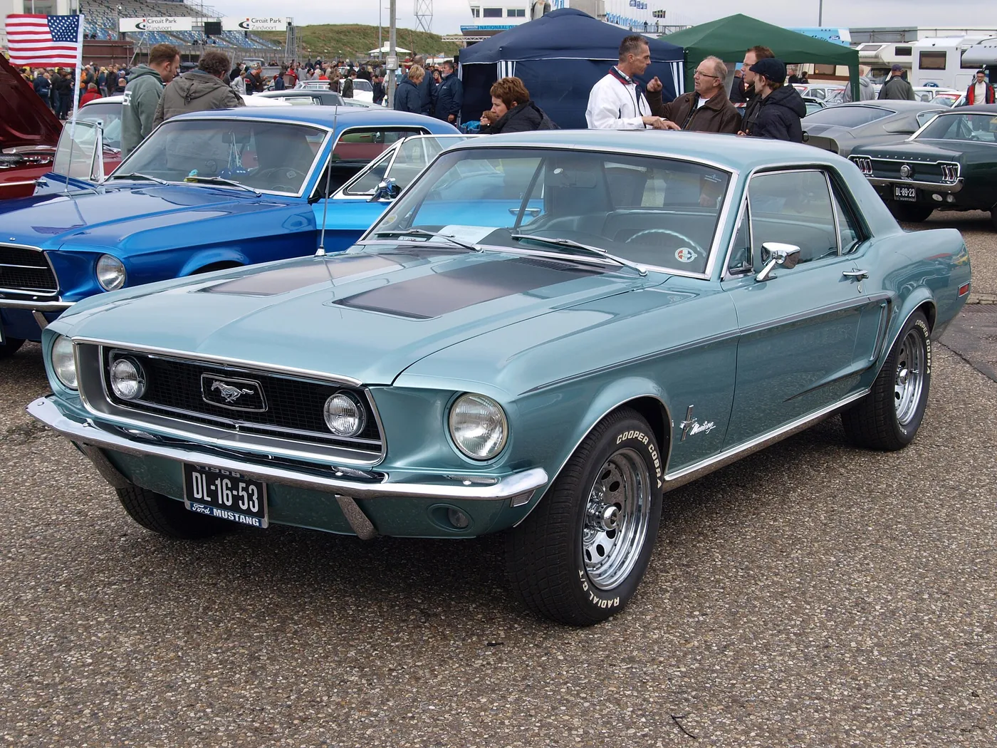 Ford Mustang — foto 1