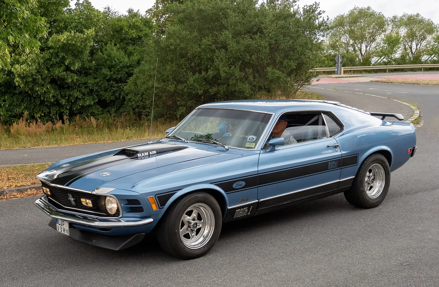 Ford Mustang — foto 1