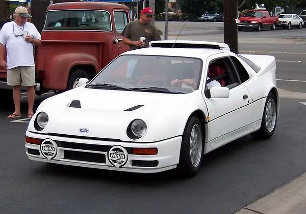 Ford RS200 — foto 1