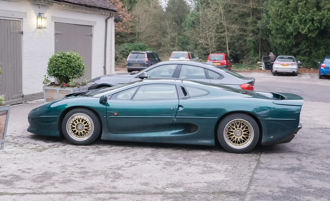 Jaguar XJ220 — foto 1