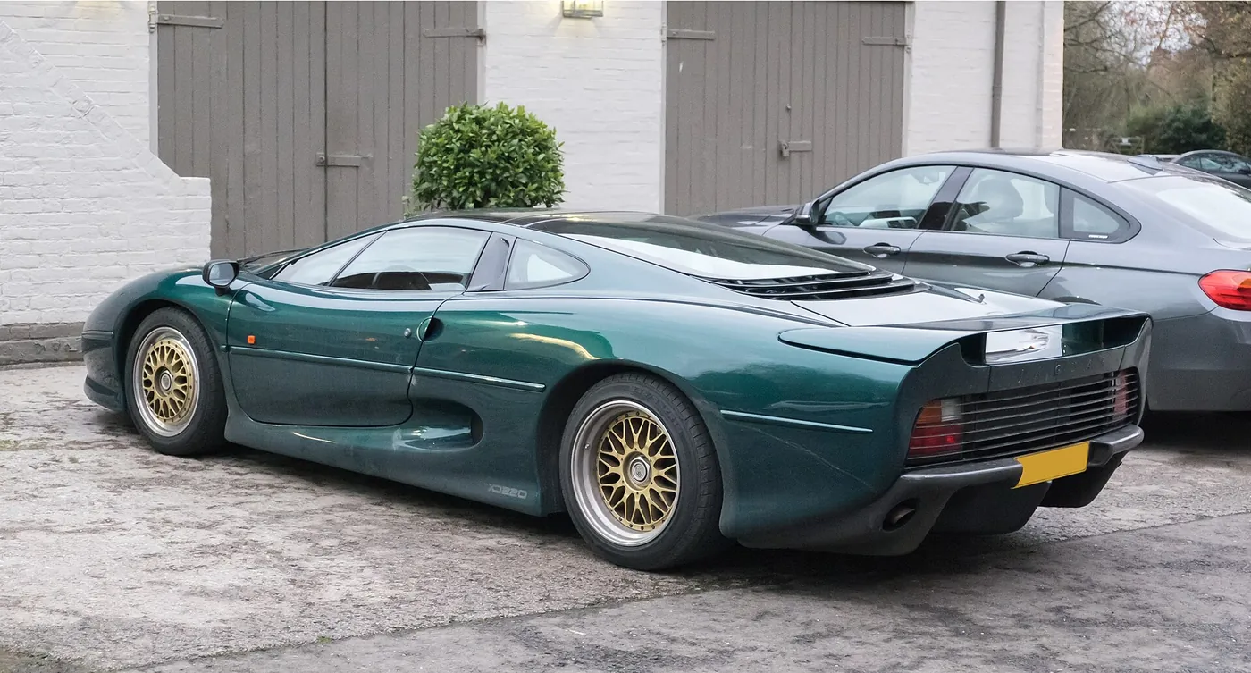 Jaguar XJ220 — foto 3