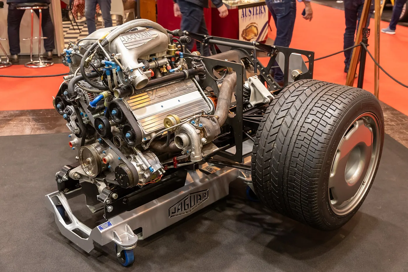 Jaguar XJ220 — foto 6