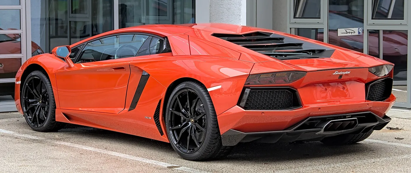 Lamborghini Aventador — foto 1