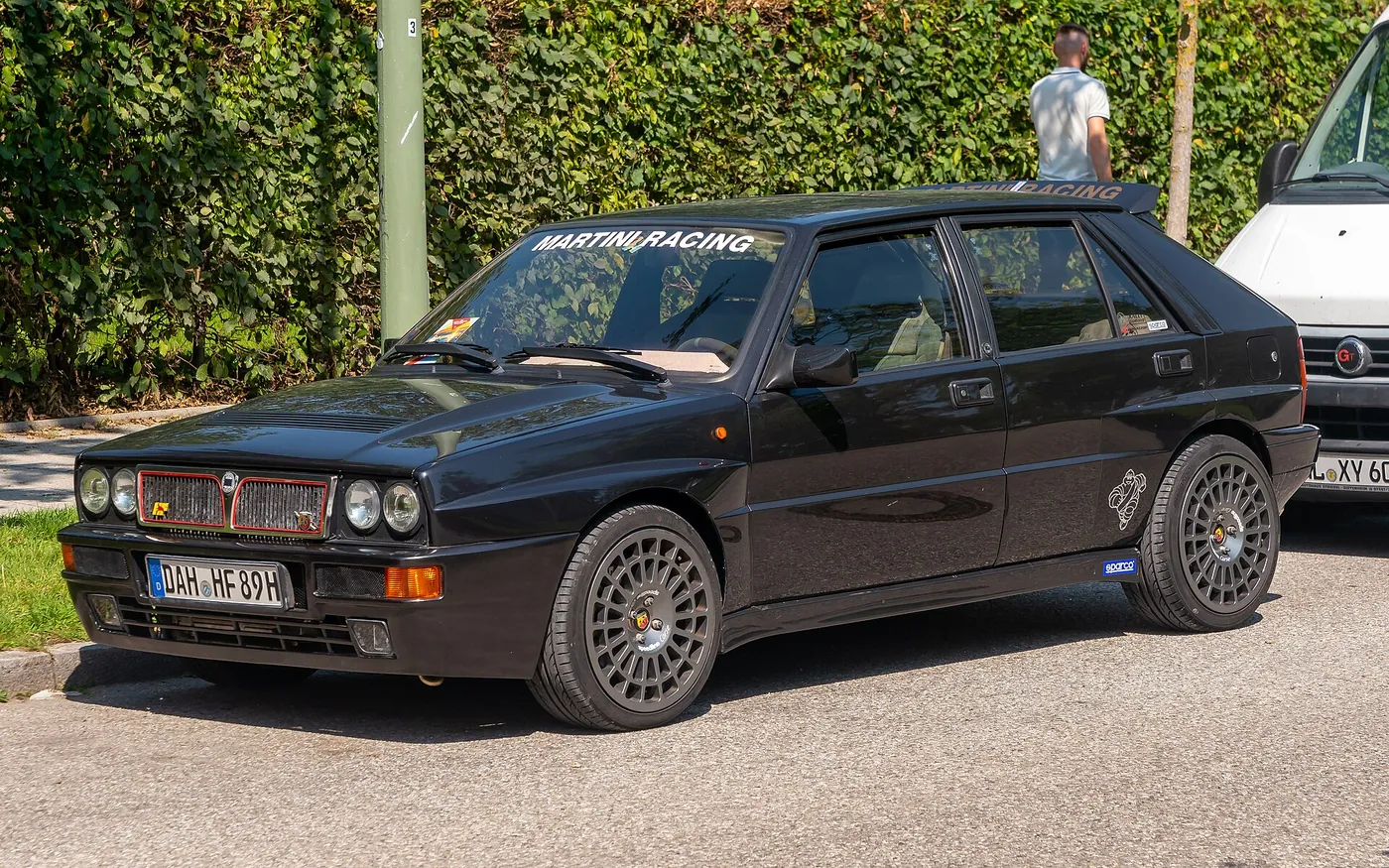 A 1990 Lancia Delta, seen at UWA Car Park 3 in Crawley.