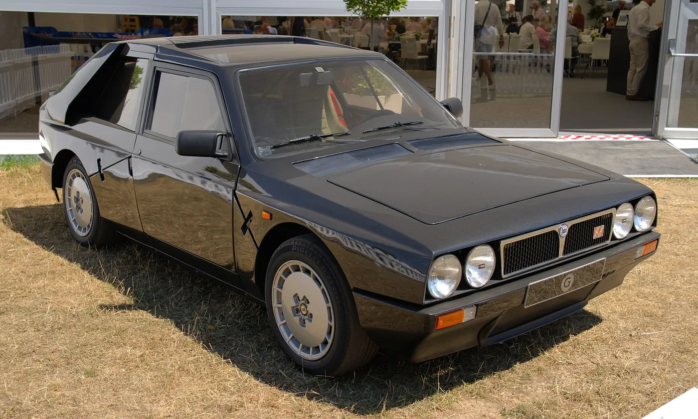 Lancia Delta S4 Stradale — foto 2
