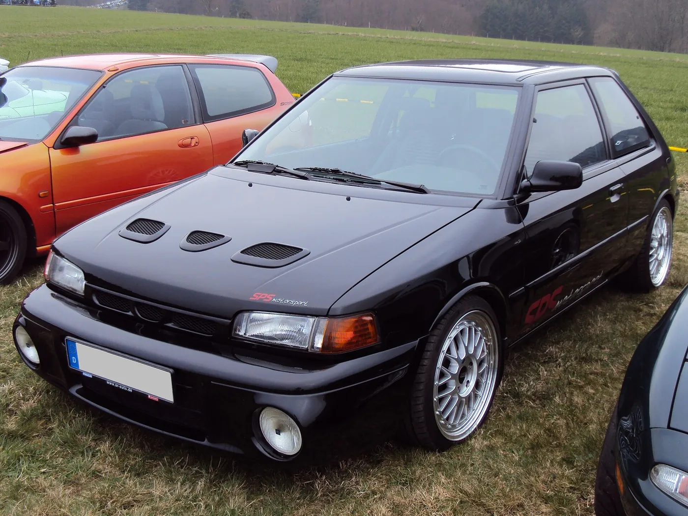 Mazda 323 — foto 2