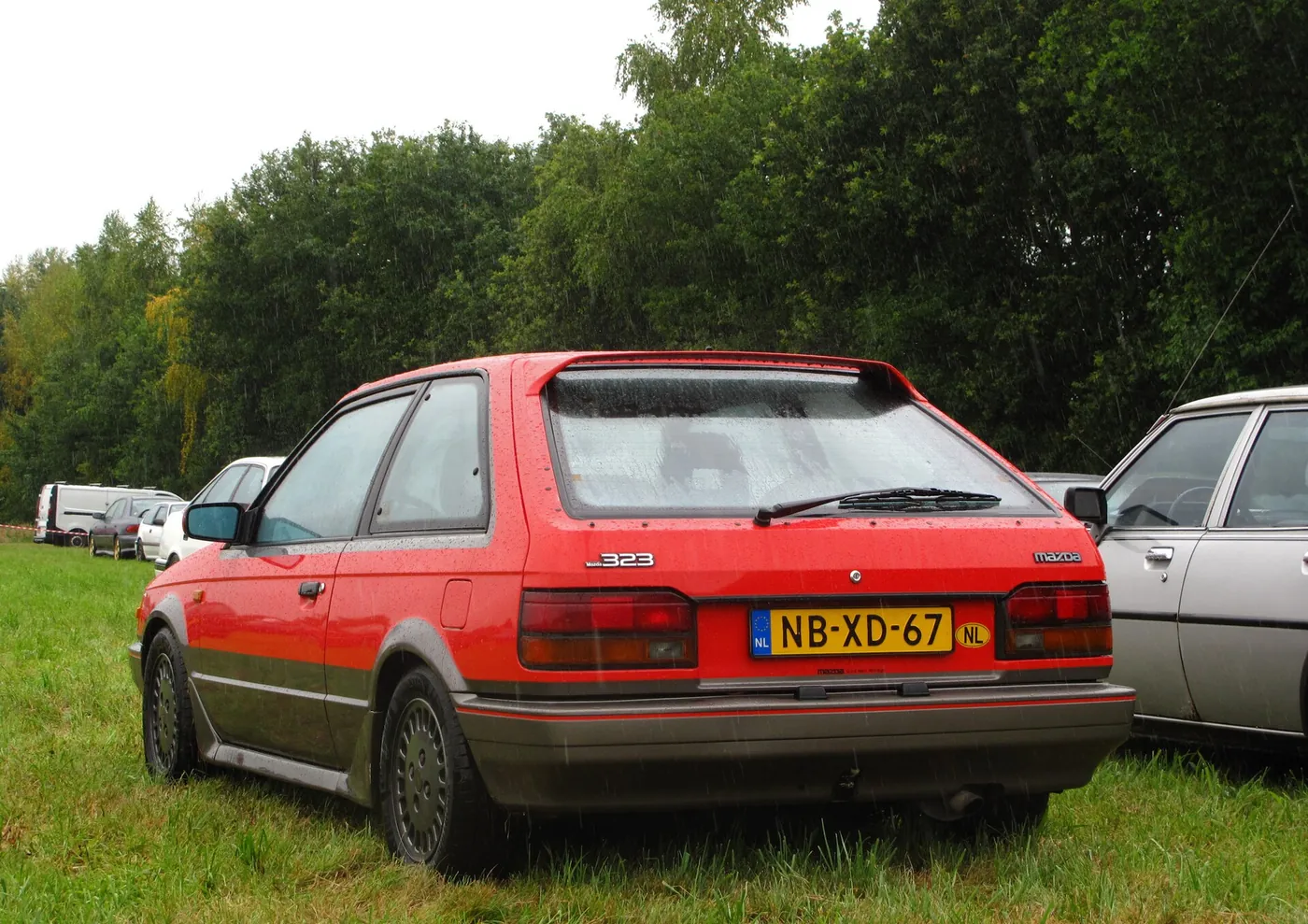 Mazda 323 — foto 6