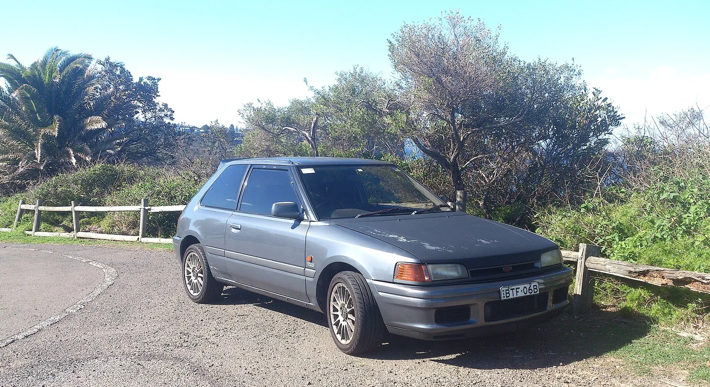 Mazda 323 GTX — foto 6
