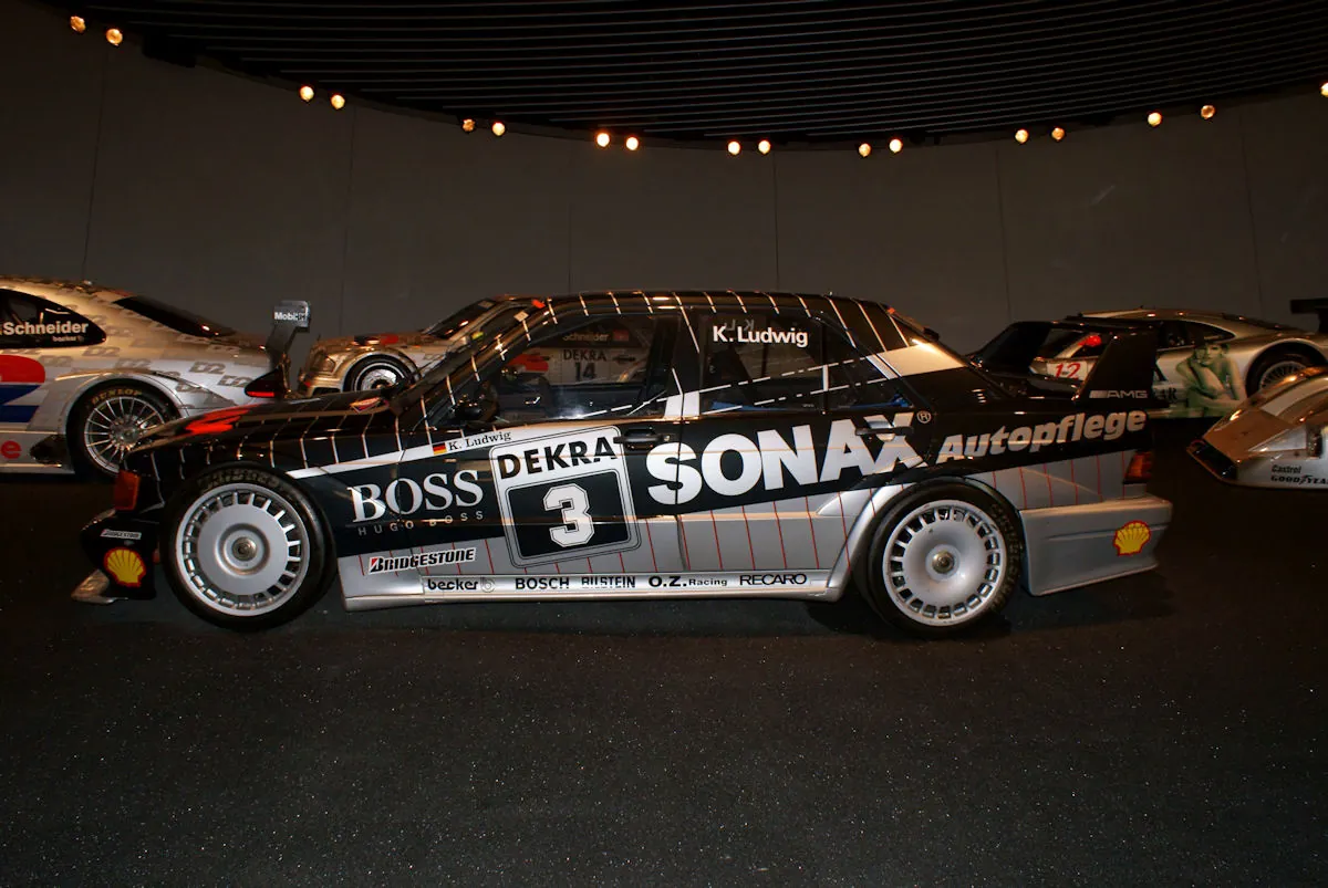 Mercedes-Benz 190E — foto 6