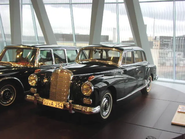 Mercedes-Benz 300d Adenauer — foto 4