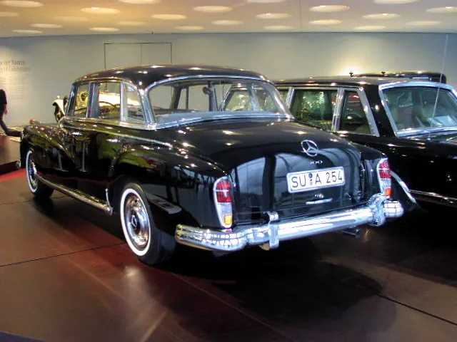 Mercedes-Benz 300d Adenauer — foto 5