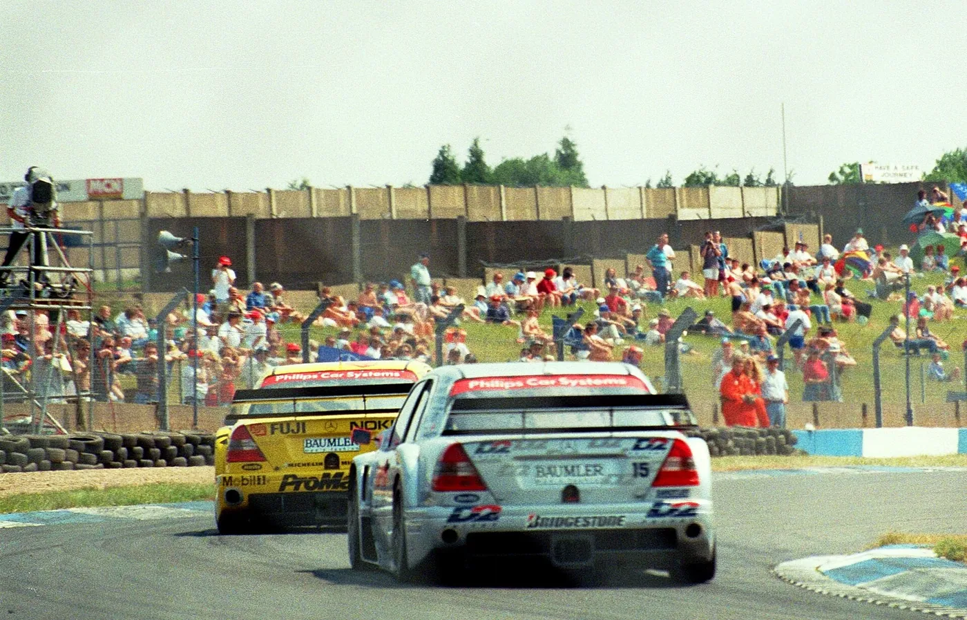 Dario Franchitti - Mercedes C-Class V6 chases Kurt Thiim - Mercedes C-Class V6 out of Mcleans at Donington 1995 (4978936