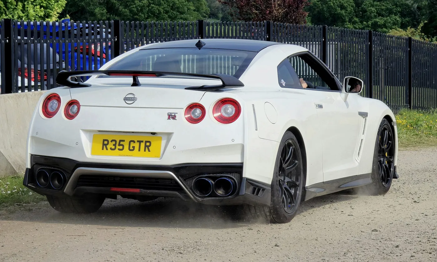 Nissan GT-R Nismo — foto 1