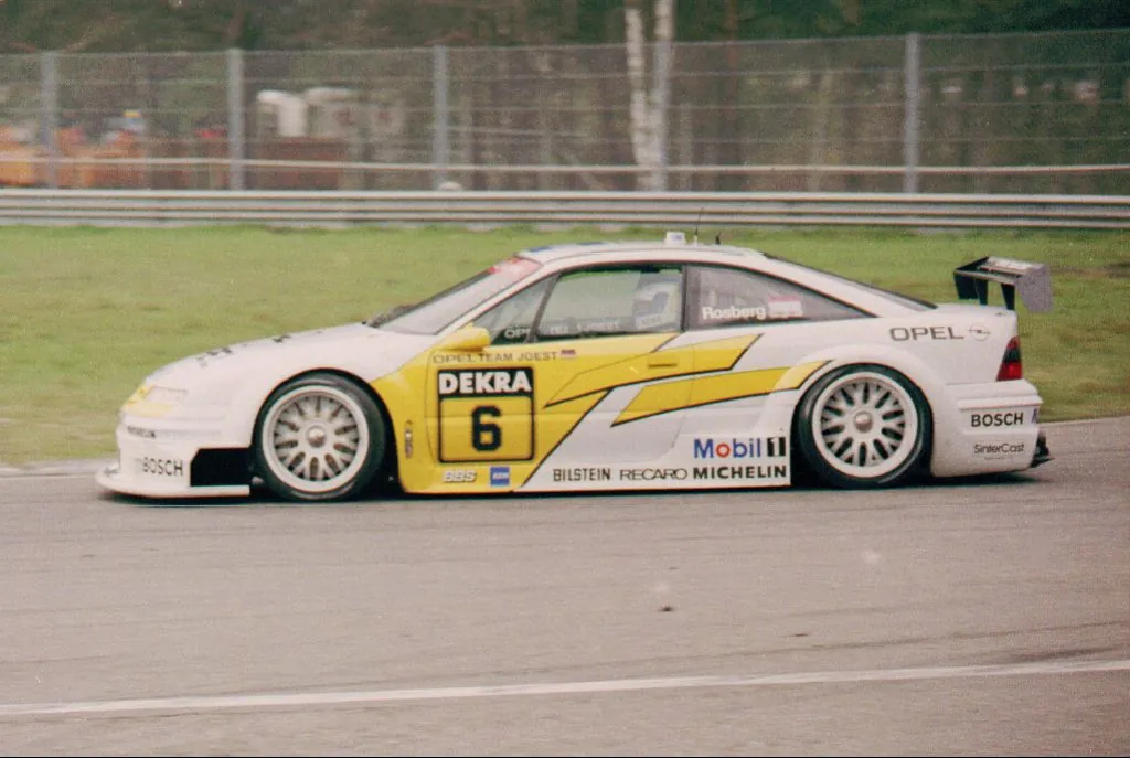 Opel Calibra — foto 2