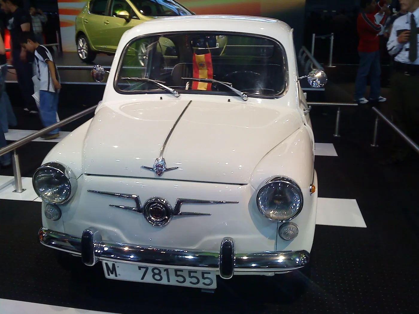 SEAT 600 D fabricado en la Zona Franca de Barcelona, expuesto en el Saló Internacional Automòbil de Madrid 2008.
