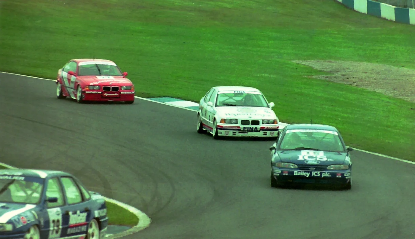 David Leslie - Vauxhall Cavalier leads Paul Radisich, Steve Soper and Matt Neal into the Old Hairpin at the 1993 TOCA Sh