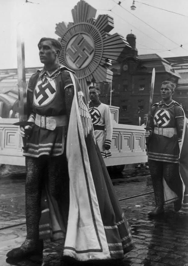 Festzug Schonheit u Freude zur 5 Reichstagung der Kraft durch Freude KdF Hamburg 1939 Umzug hakenkreuz Wagen Ritter Nazi