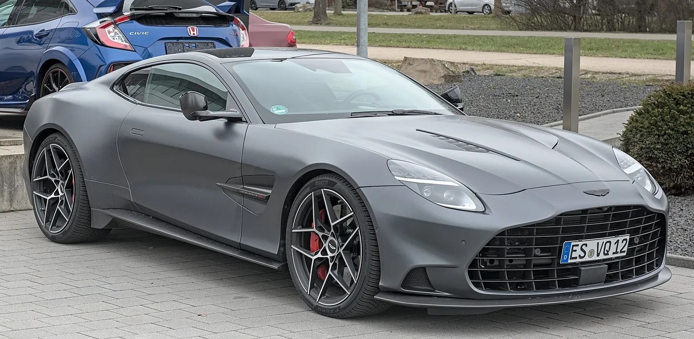 Aston Martin Vanquish V12, primera serie 2001-2004.
