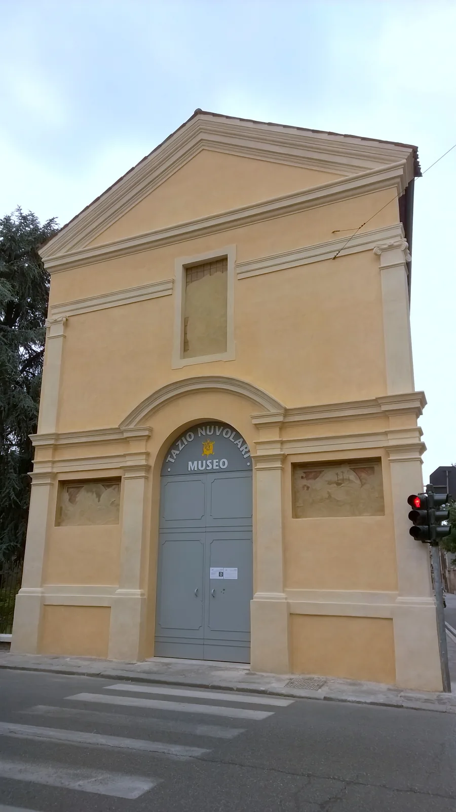 Museo dedicato al pilota automobilistico Tazio Nuvolari situato in Via Giulio Romano, angolo Via Nazario Sauro, a Mantova.