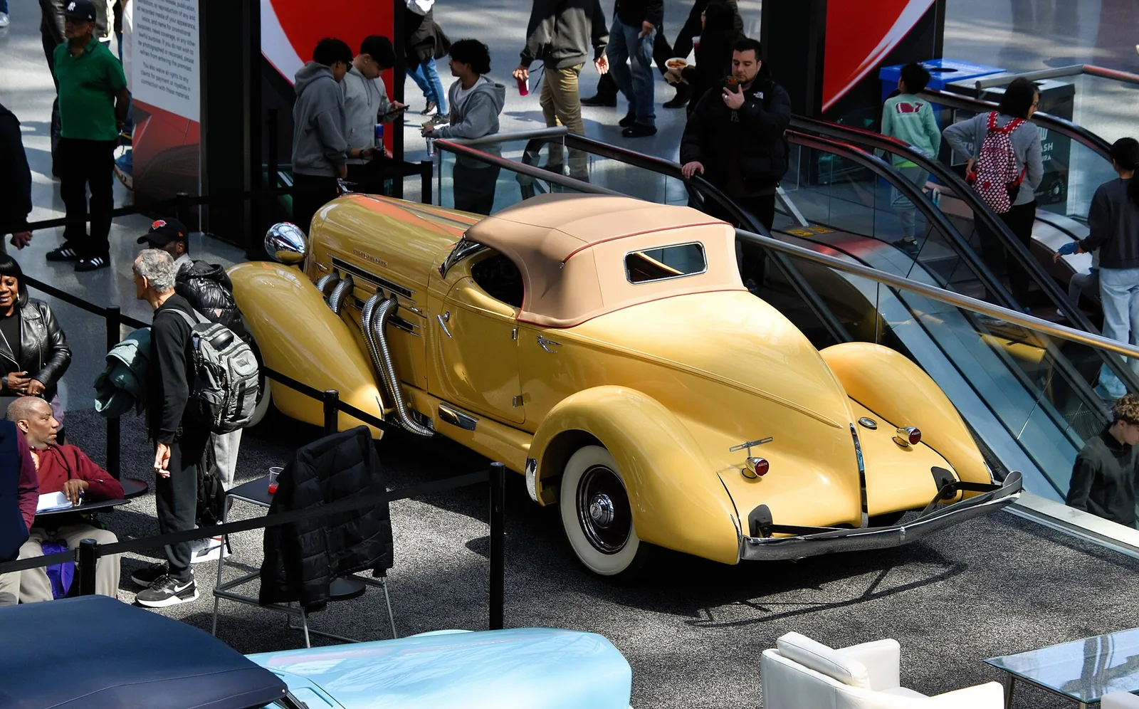 Production: 1925 - 1937
Production total: 887 (all series; 143 units of the 851/2 SC)
Engine: 4,6 litre kompressor R8 (petrol)
Power: 150 PS