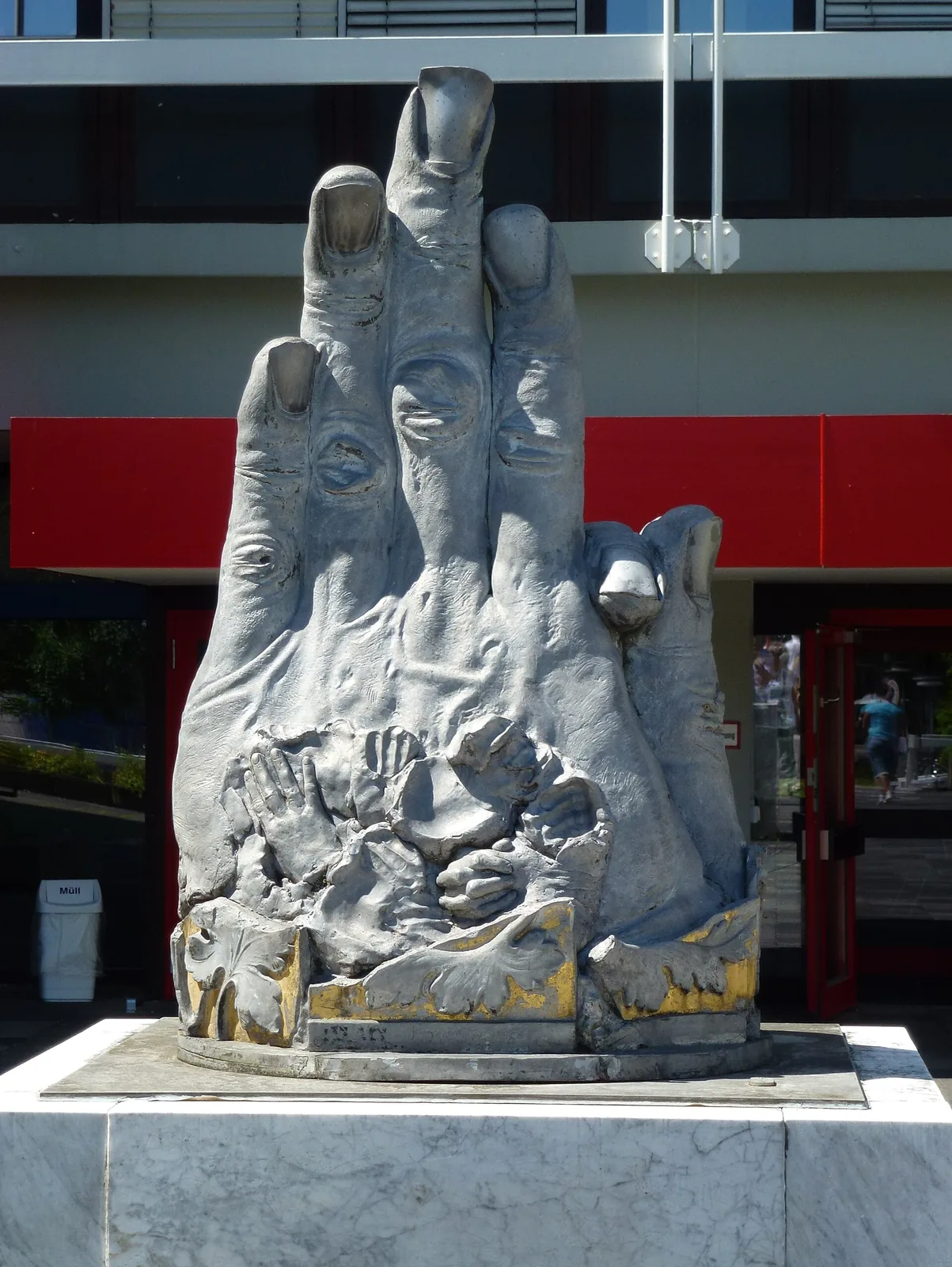 Sculpture from Jürgen Goertz - Betende Hände, located at  KIT-Campus Süd in Karlsruhe