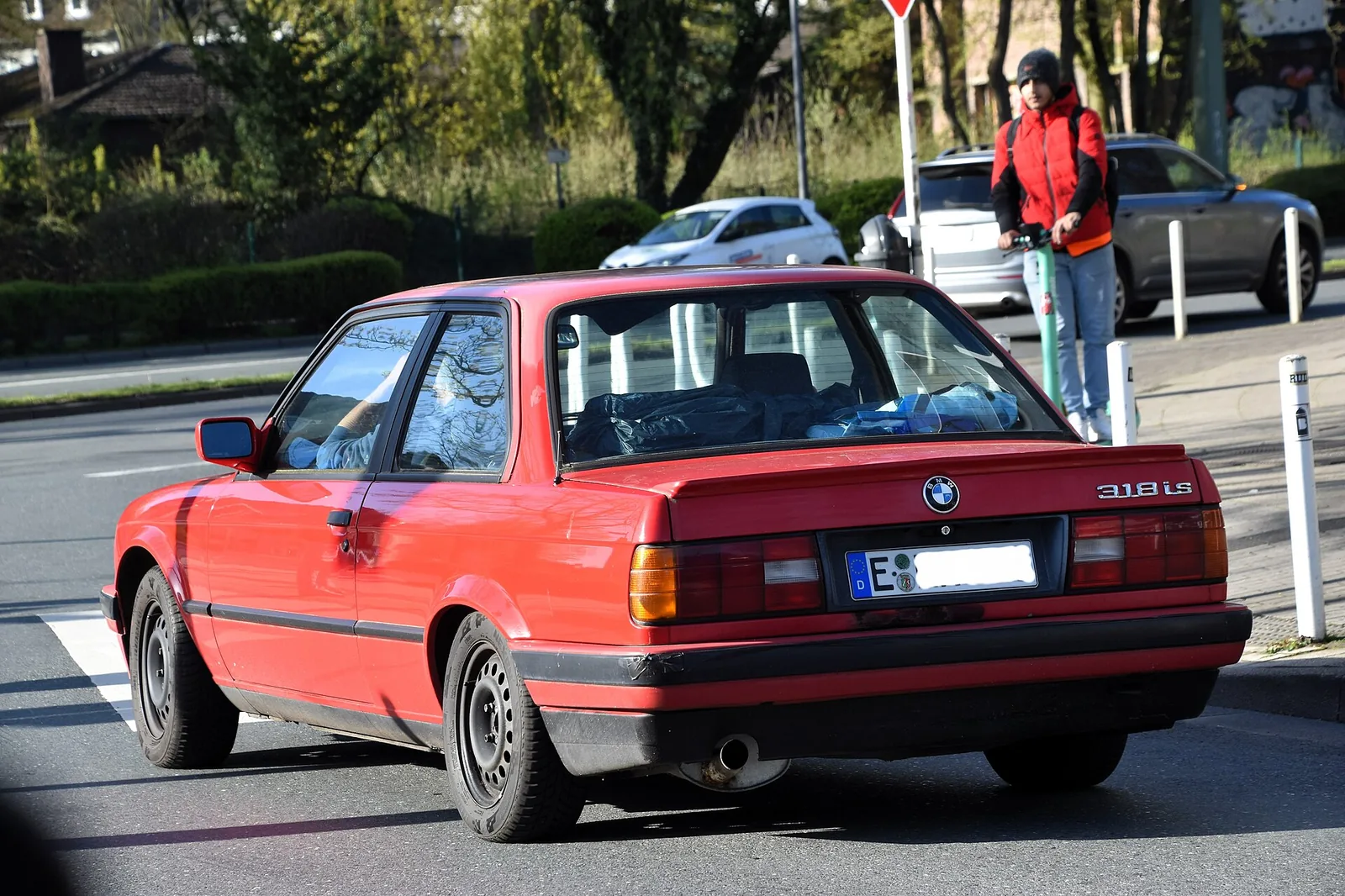 Production: 1975 -
Generation: Second (E30, 1982 - 1994)
Engine: 1,8 litre R4 (petrol)
Power: 113 PS
Gearbox: 5 speed manual

Layout: front 