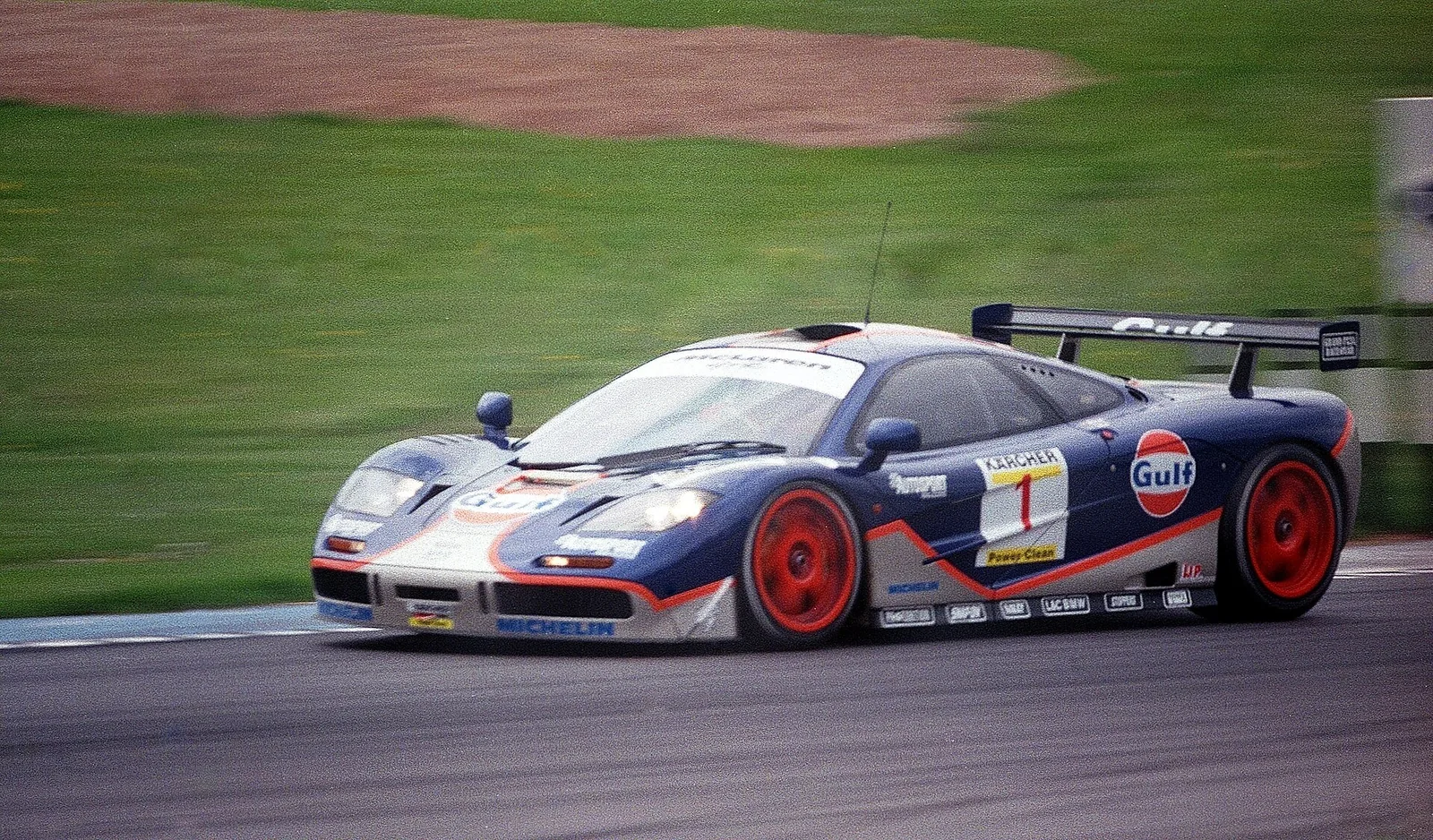 Mclaren F1 GTR - Pierre-Henri Raphanel & Lindsay Owen-Jones at Donington 1995