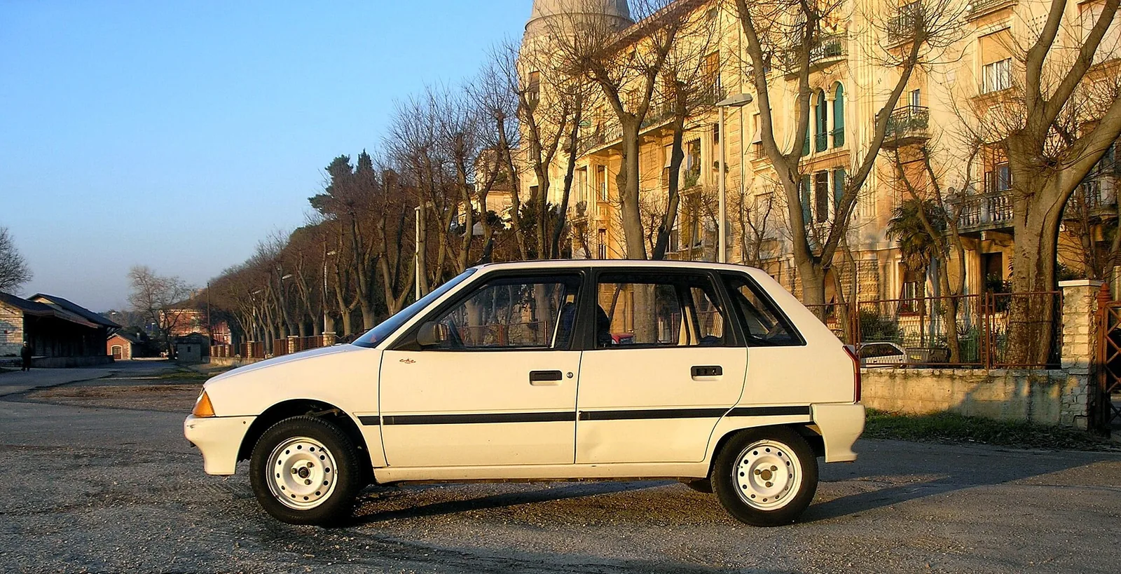 A white Citroen AX.