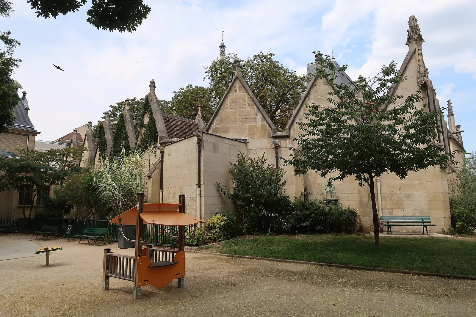 Square André-Lefèbvre (Paris, 5e).