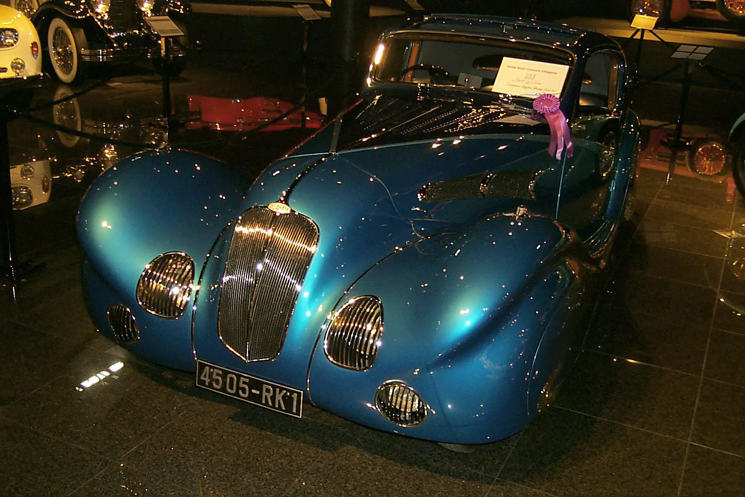At the Blackhawk Automotive Museum near San Francisco, California in the United States, a superb aerodynamic coupe on a short chassis Delaha