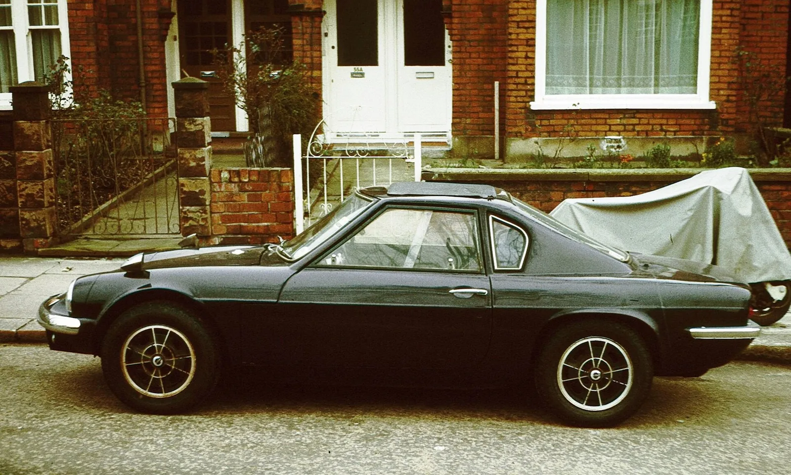 Ginetta G15 in black in England